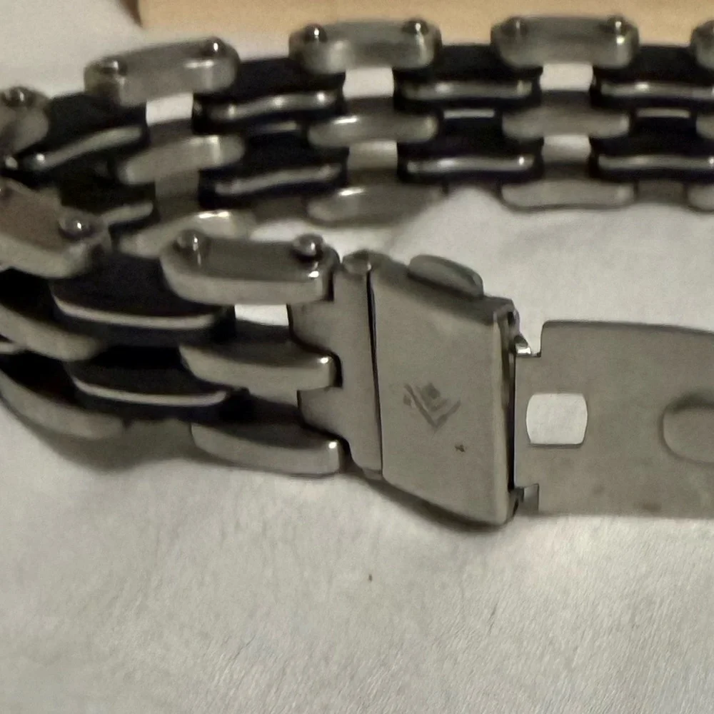 Bracelet Men’s Silpada Vintage Stainless Steal and black chain link!